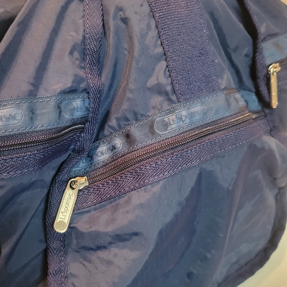 Lesportsac duffle bag. - Picture 6 of 14